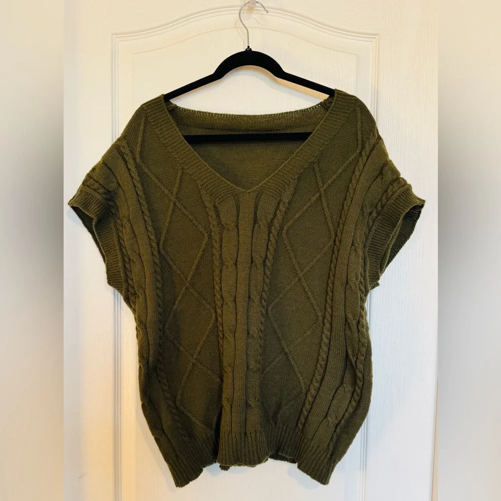 Emery Rose Curve Olive Green V-Neck Cable Knit Sweater - Picture 6 of 7
